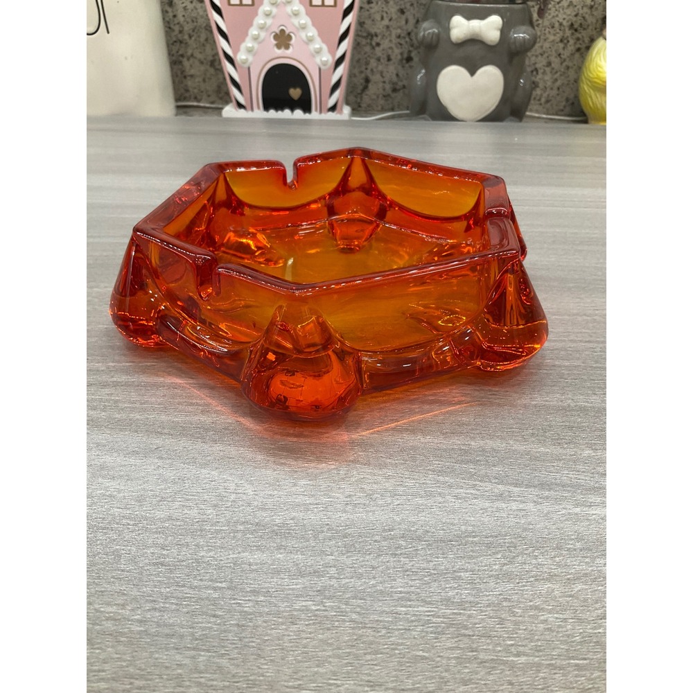 VINTAGE COLLECTIBLE THICK AMBER COLORED ASHTRAY - Picture 7 of 9